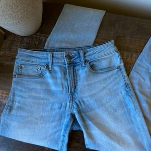 AE MEN’S SLIM JEAN